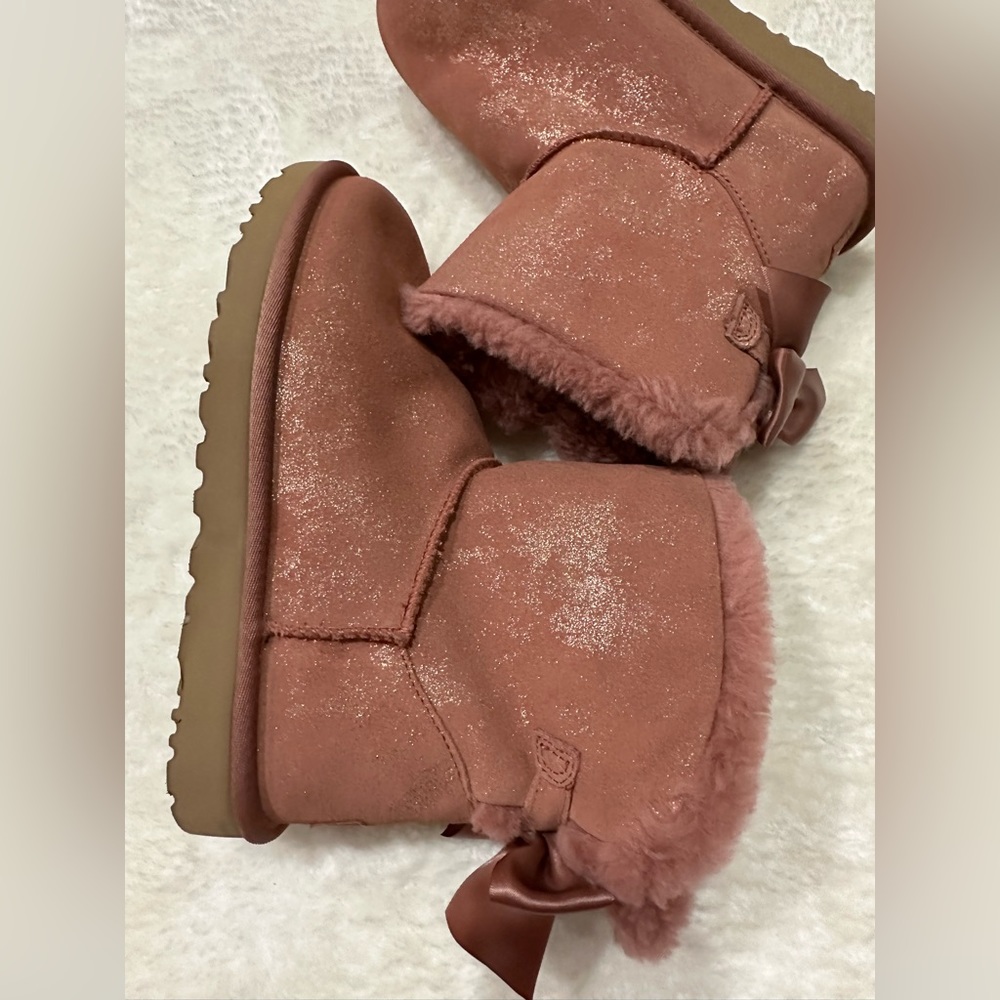 Brand new UGG mini Bailey bow Glimmer faux fur lined boot